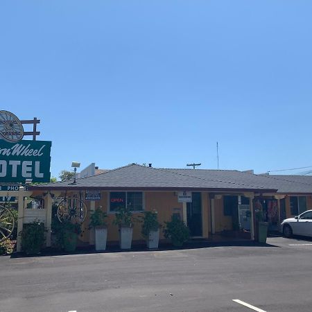 Wagon Wheel Motel Salinas Luaran gambar
